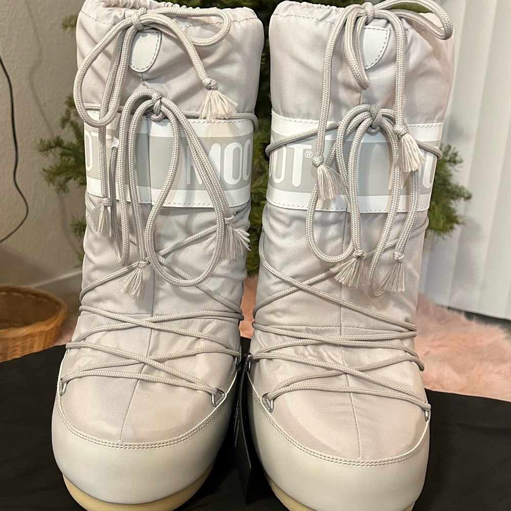 🌖 NWT~100% Genuine MOON BOOTS!